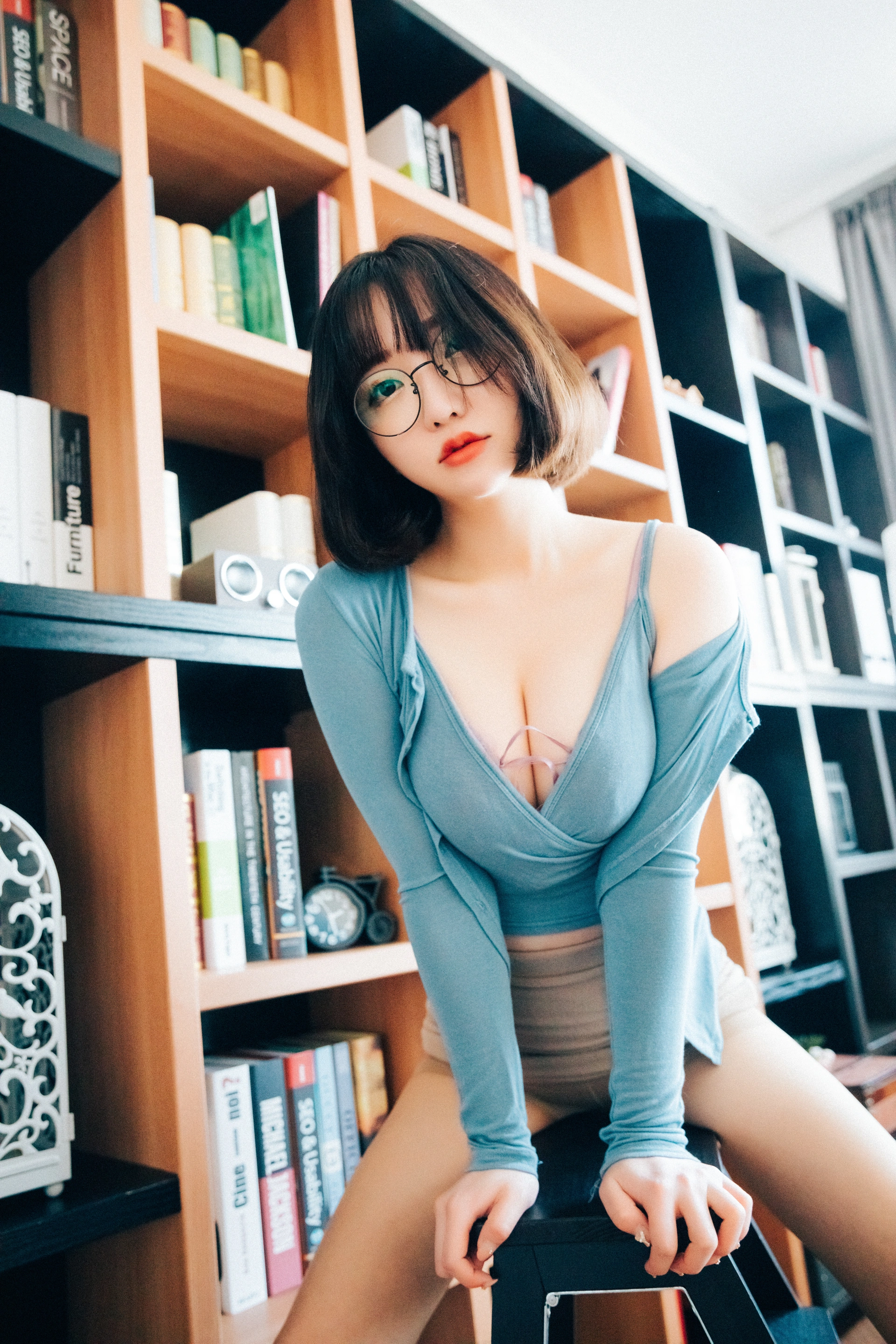024.[Loozy] -  Son Ye-Eun - Librarian Girl 2